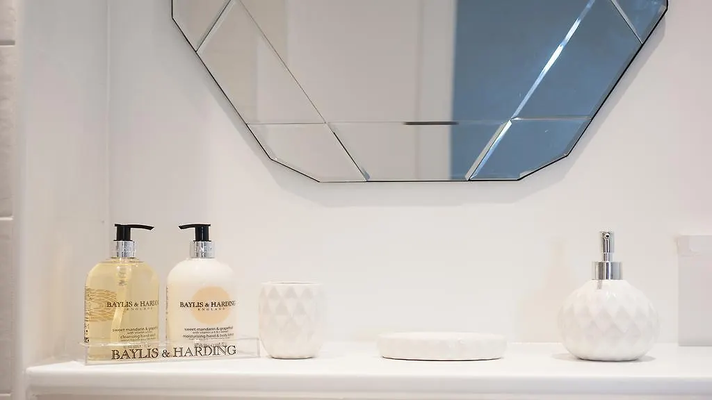 Tailored Stays - De Havilland House Cambridge  United Kingdom